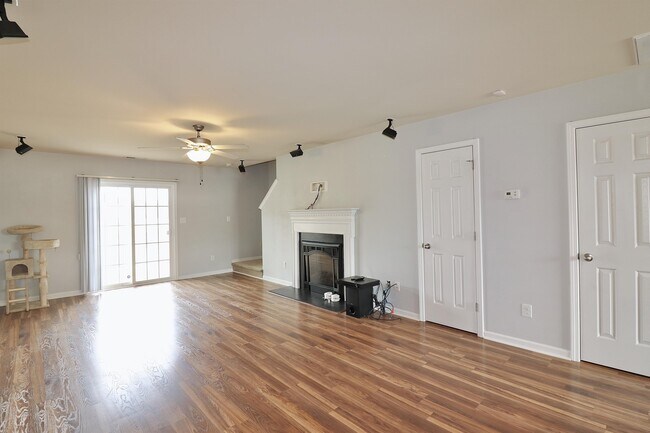 Photo - 198 Collinwood Dr