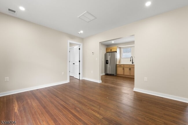 Photo - 218 Ampere Pkwy