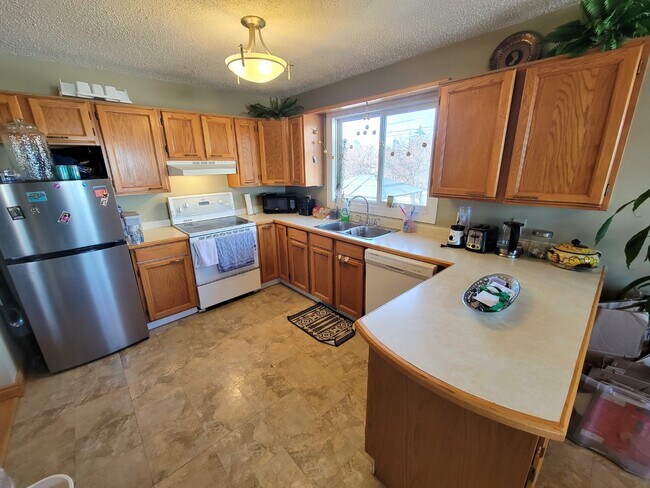 Photo - 1125-1110 10 St SE