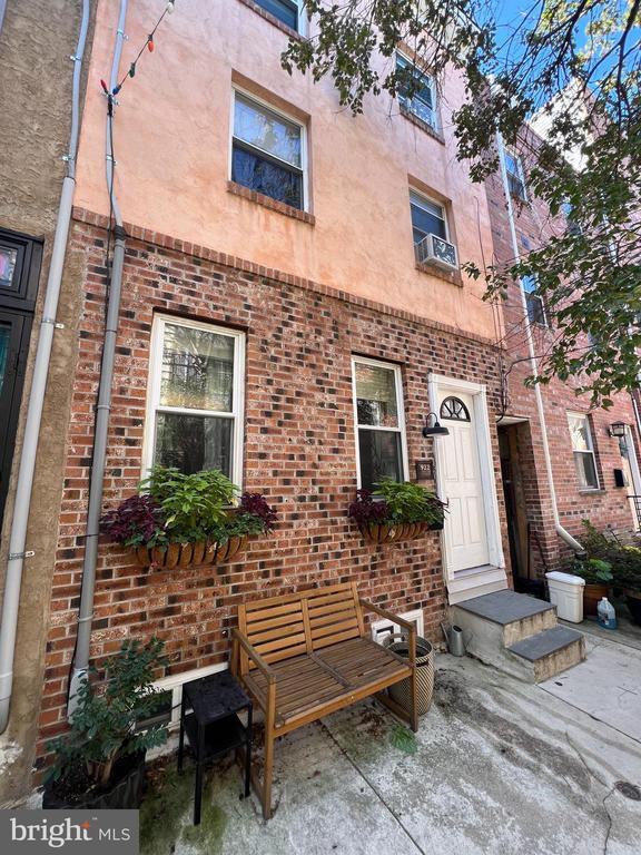 Building Photo - 922 League St Rental