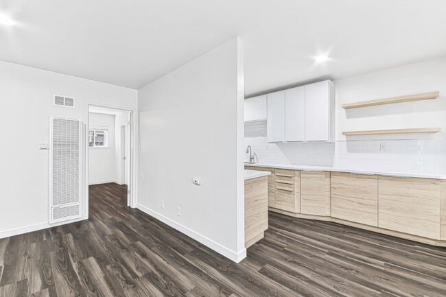 Building Photo - 4308 E 4th St