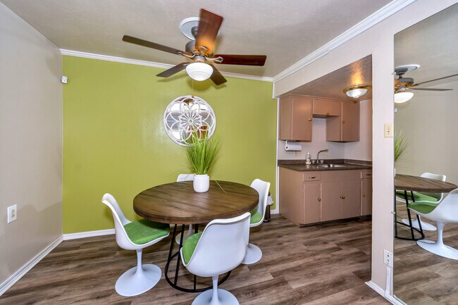 Photo - La Ventana on Rochelle