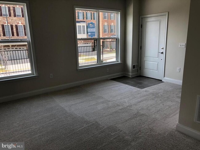 22584 Windsor Locks Square