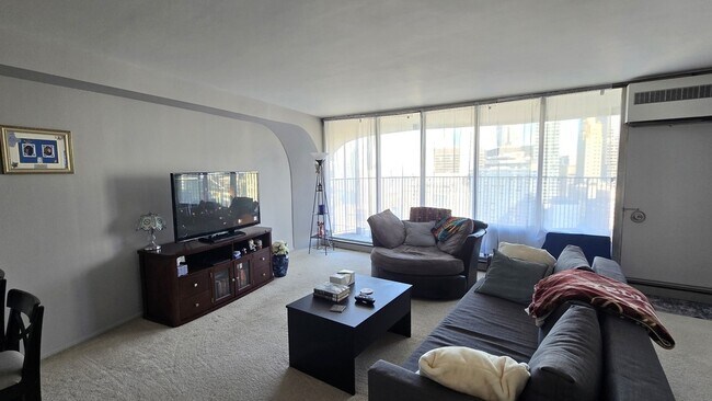 Photo - 300 N State St Unidad 3909