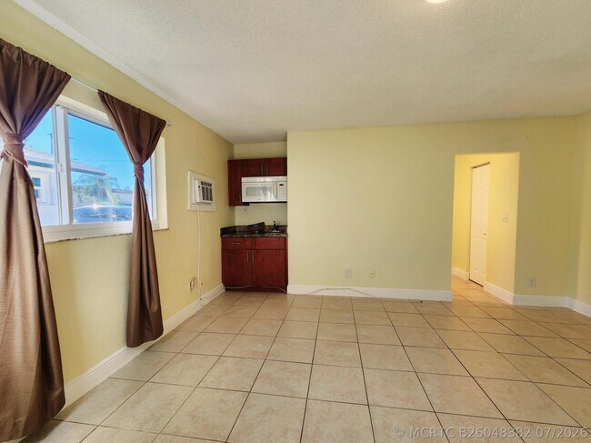 4471 SW 54th Ct Unit 1a-2b