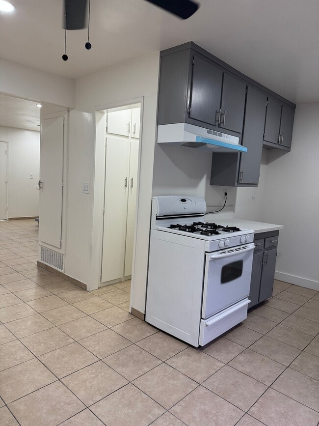 Photo - 4575 Canoga St