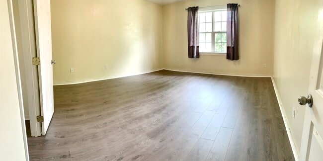 Photo - 2025 Shirleydale Ave