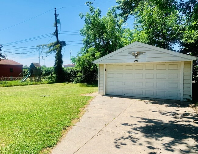 Garage with opener! - 1505 Wilderness Dr