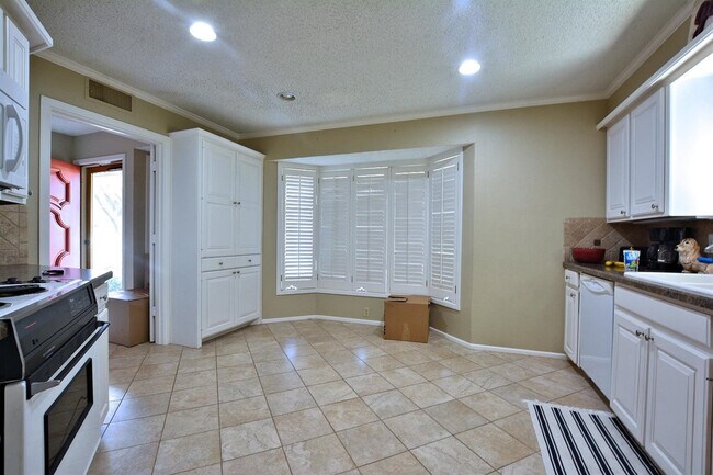 Photo - 3307 74th St