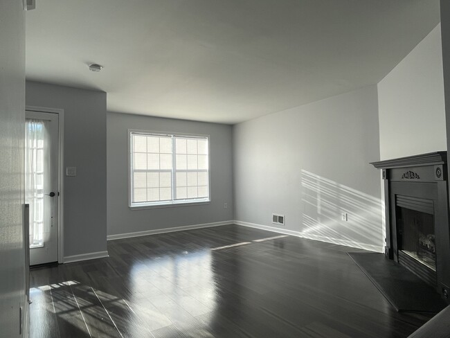 Photo - 104 Hudson Ct