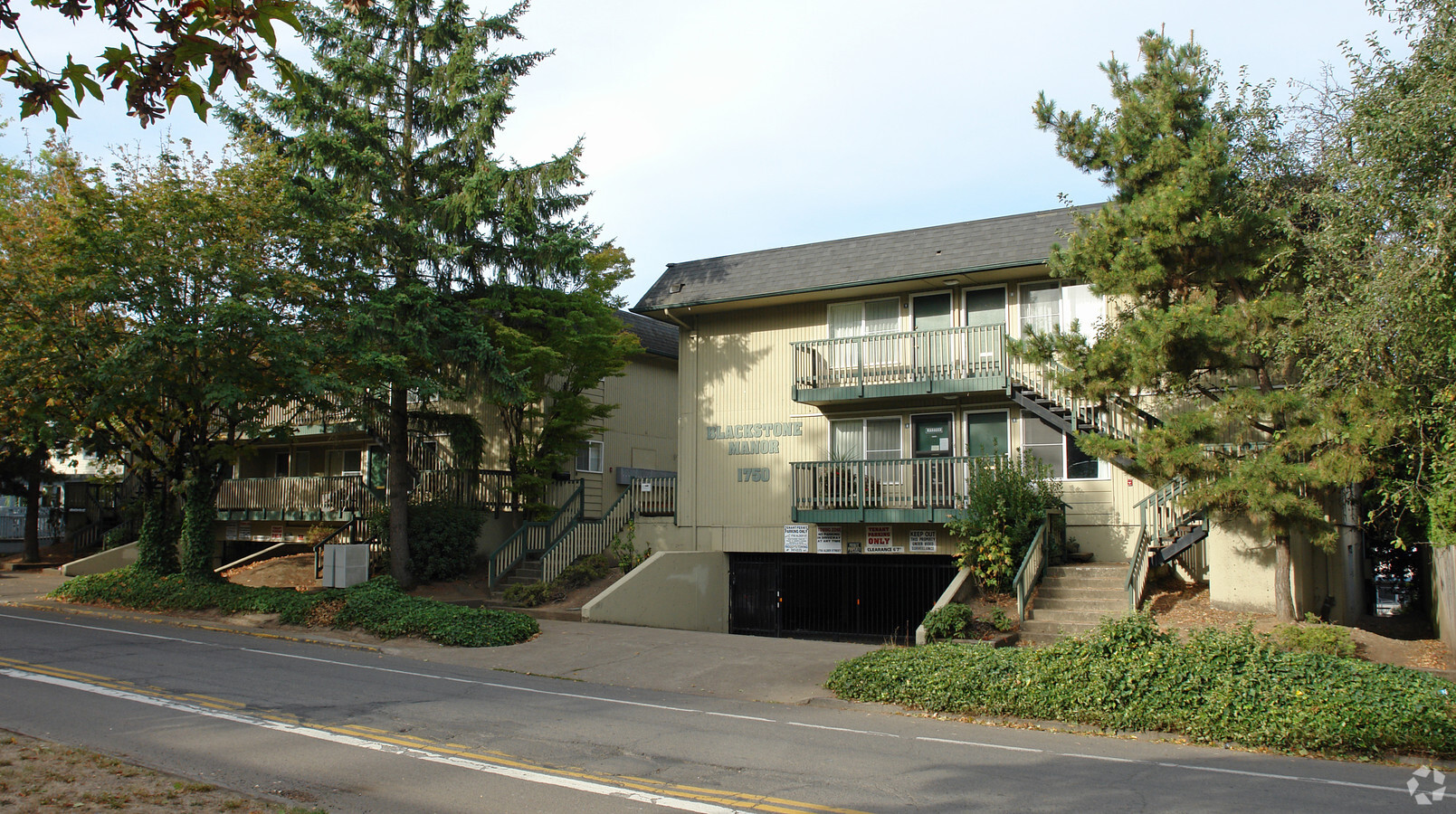 Blackstone Manor - Blackstone Manor Apartments
