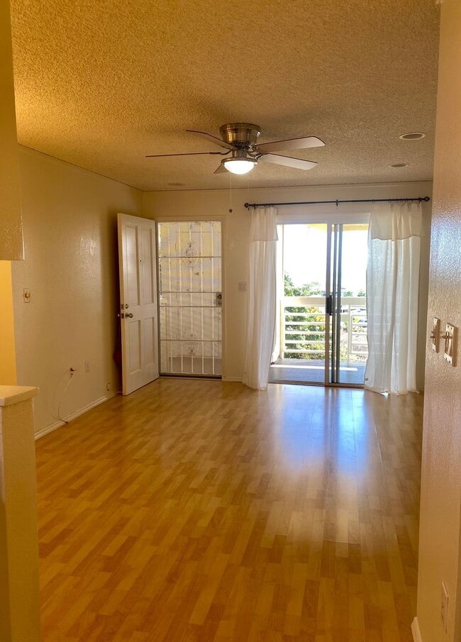 Building Photo - Available Now | 2 Bedroom, 1 Bathroom Apartment w/Scenic View from Enclosed Lanai | Kualana Knoll... Unit 11-204