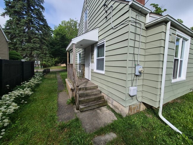 Photo - 2038 Copeman Blvd