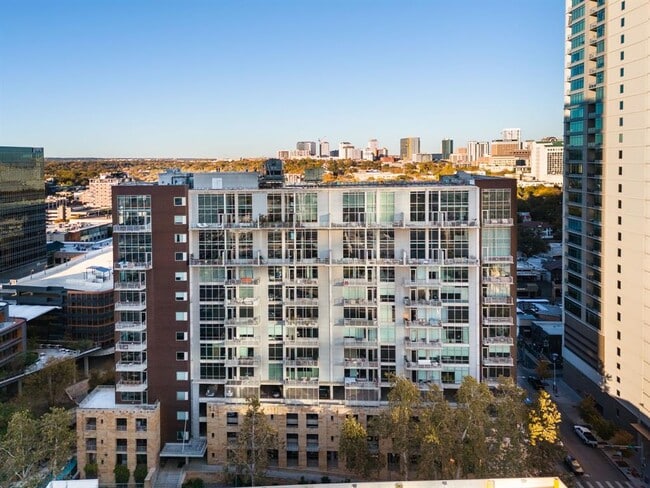 Building Photo - 800 W 5th St Unit 102