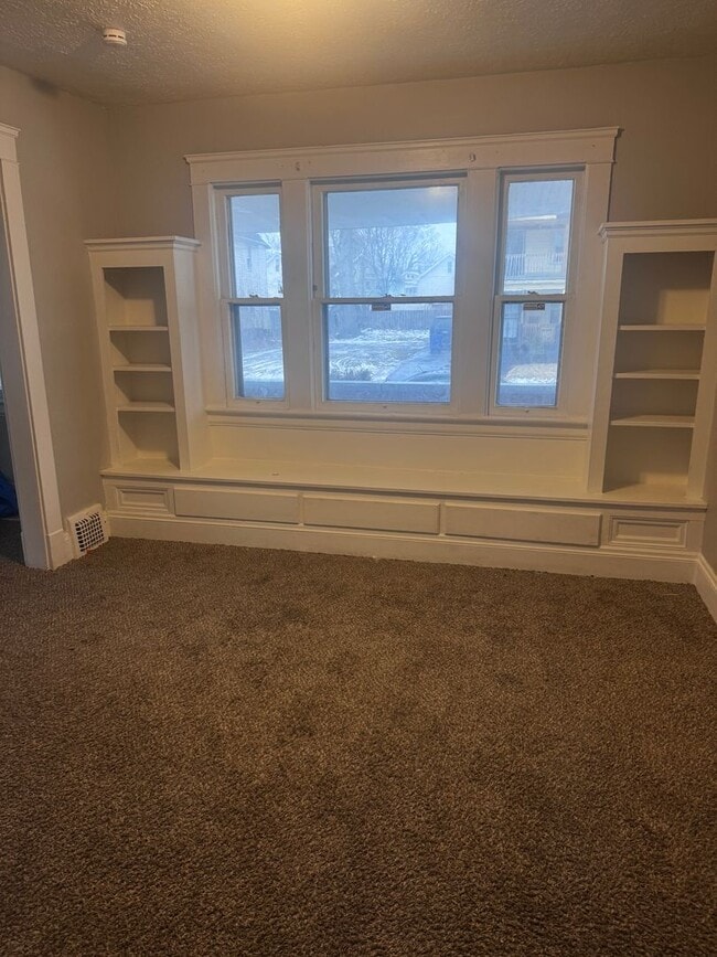 Photo - 665 E 131st St