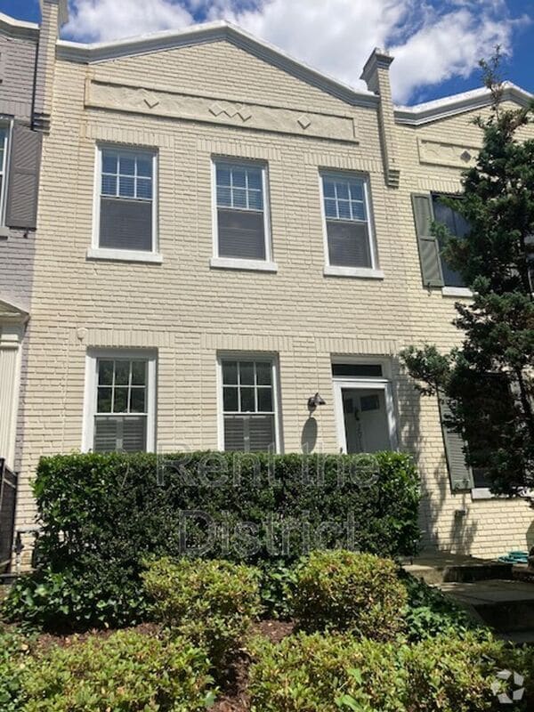 Building Photo - 2015 37th St NW Rental