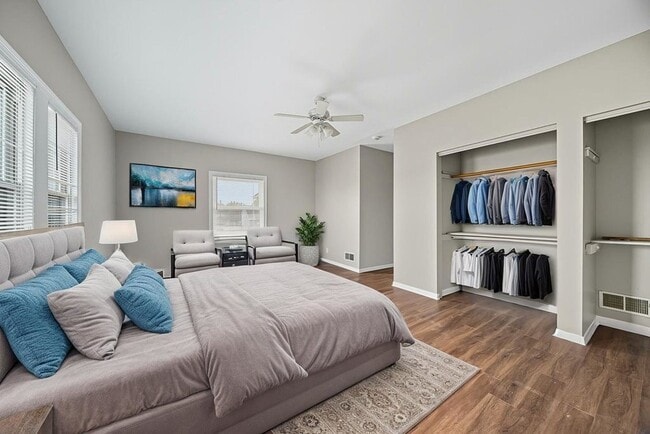 Photo - 2418 Burr Oak Ave Unit 1E