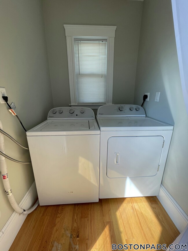 Building Photo - 247 Boston St