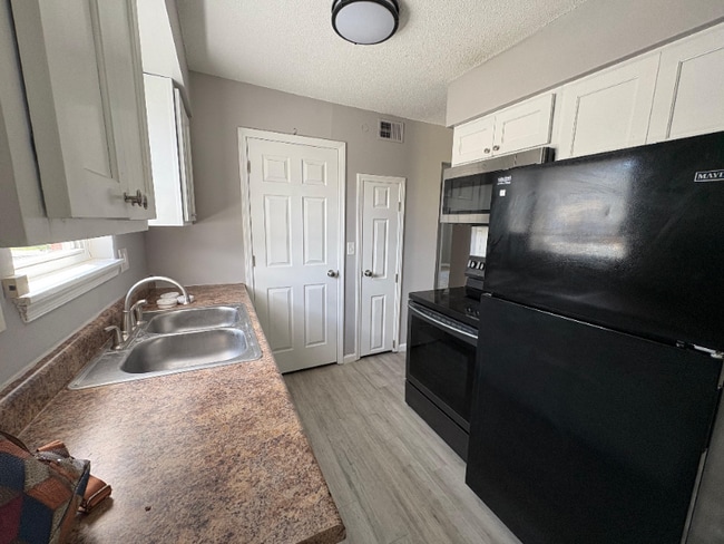 Photo - 215 Snead Dr