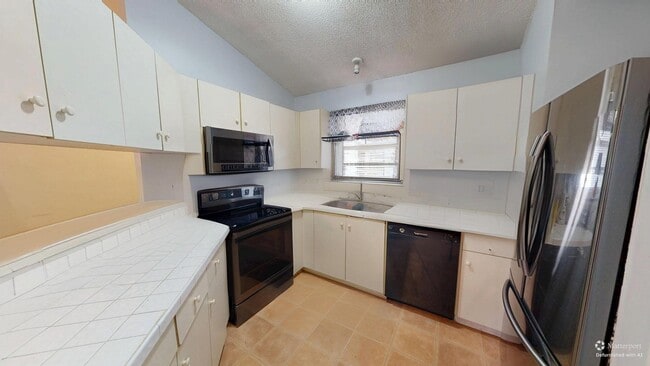 Photo - 700 W 1st St