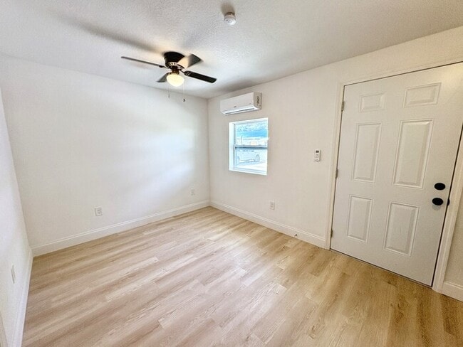 Photo - 4605 N Hubert Ave Unit 2
