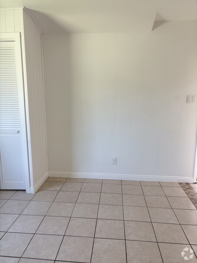 Building Photo - 507 N Albertson Ave Unit Studio Rental