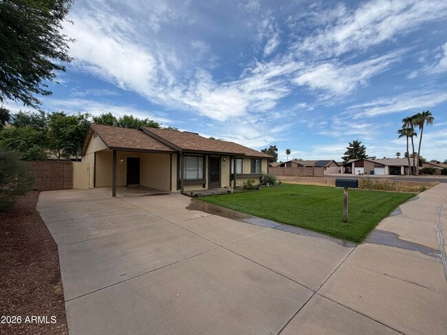 Building Photo - 1252 E El Parque Dr
