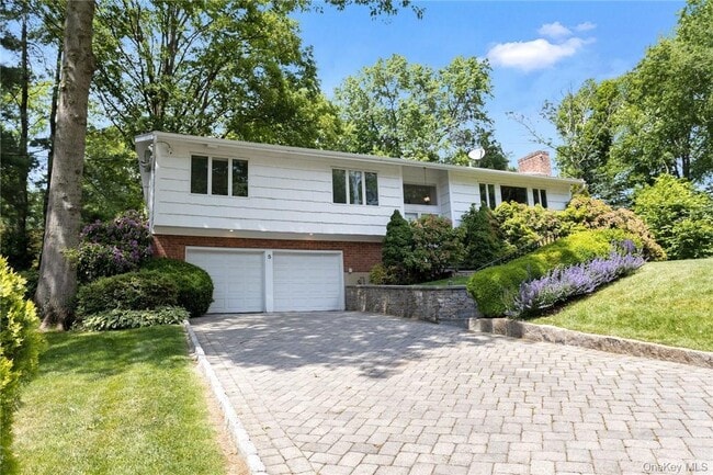 Photo - 5 Deerhill Ln