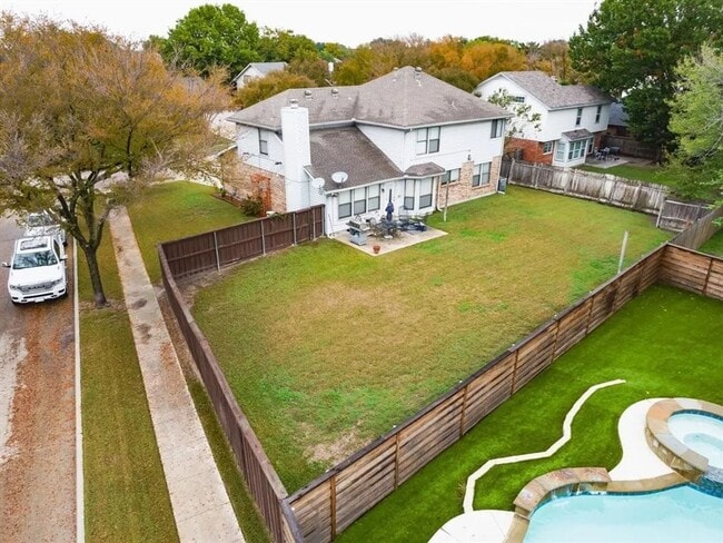 Photo - 303 Hopewell St