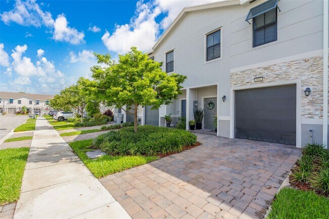 856 NW 3rd Way