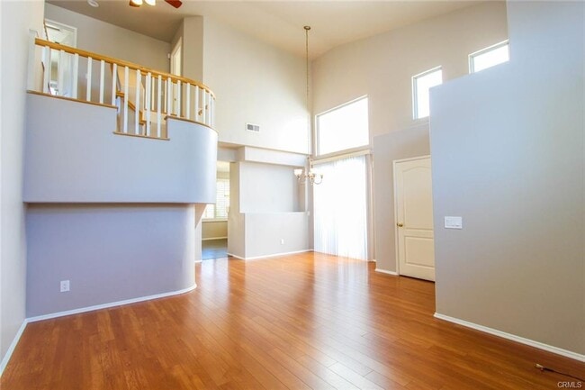 Photo - 655 Roscoe St