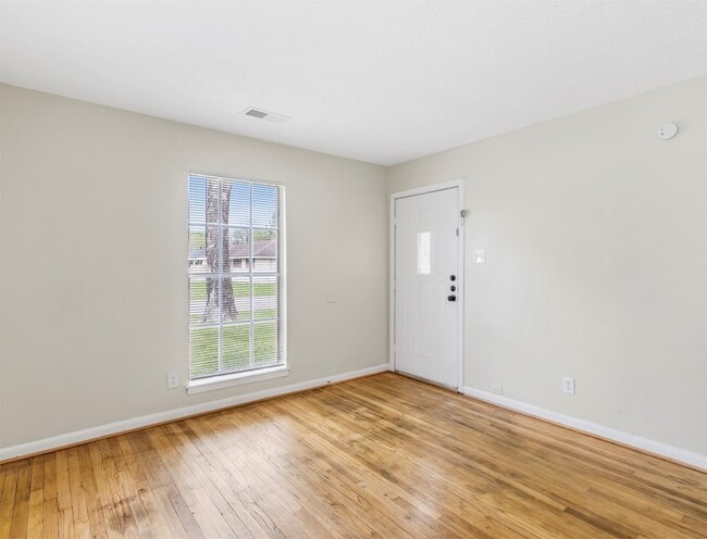 Photo - 303 Brown Dr