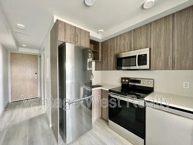 345-345 Dougall Rd N
