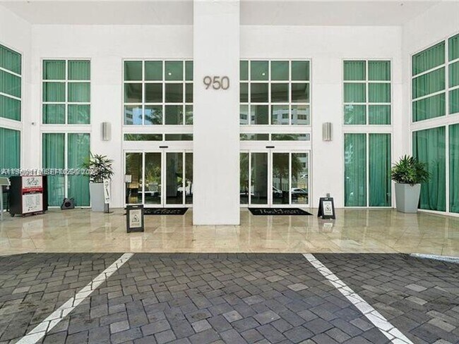Photo - 950 Brickell Bay Dr Unit 950 Brickell Bay Dr  4003