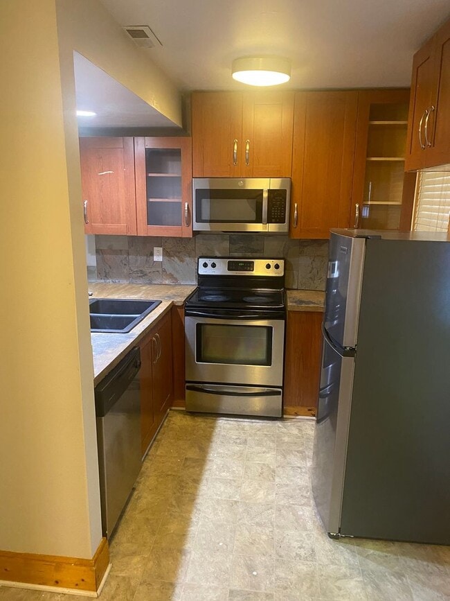 Photo - Lovely 2 Bed 1.5 Bath Townhome!