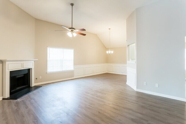 Photo - 208 Baywood Crossing