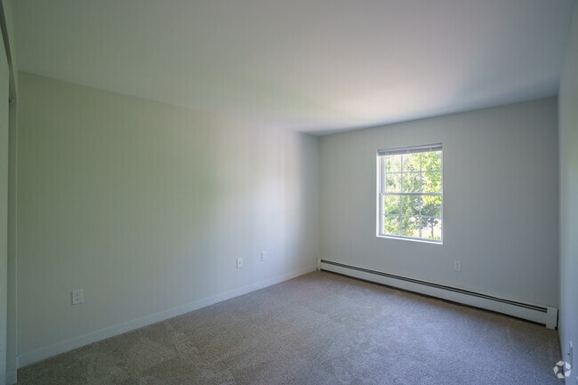 2BR, 2BA - 889SF - Primary Bedroom