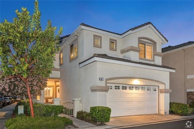 Building Photo - 3 bedroom in Gated Victoria Community! Rental