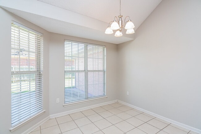 Photo - 2885 Rutherford Dr