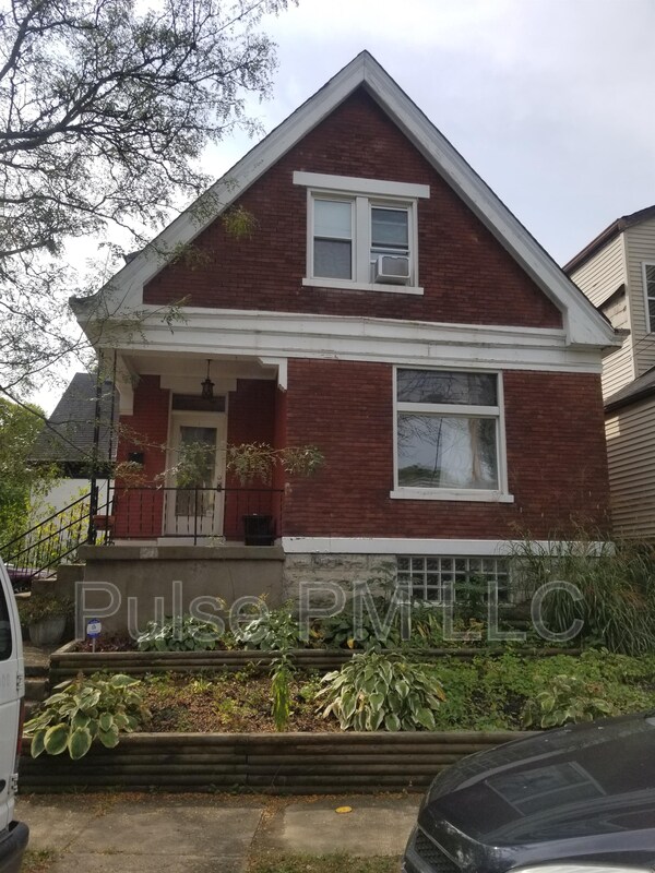 25 E 24th St