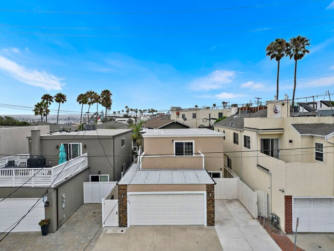 Building Photo - 214 20th St Unit A