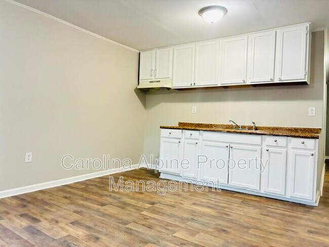 Photo - 905 Wilmouth St