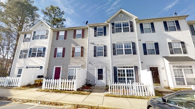 Townhome | Hard Surface Floors Through-Out... - Townhome | Hard Surface Floors Through-Out...
