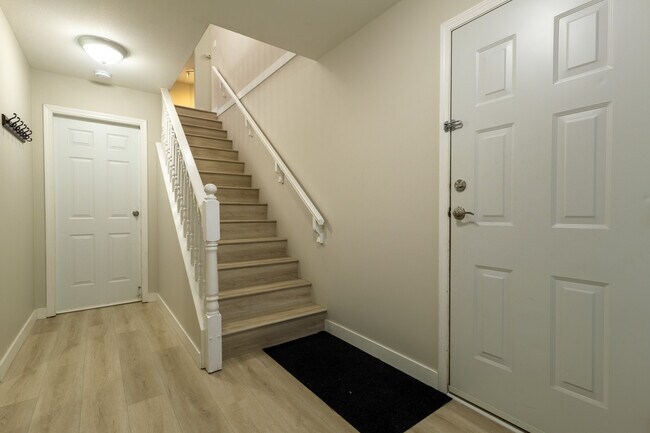 Photo - 34660-34666 6 Ave