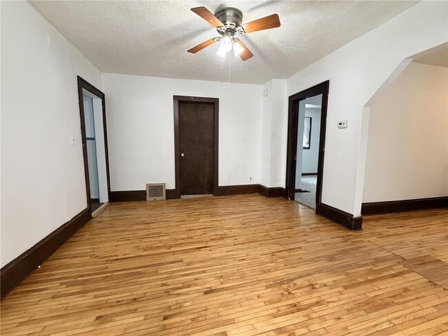 Photo - 1030 Reaney Ave E