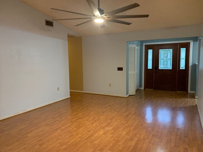 Photo - 5103 Forestgreen Dr E