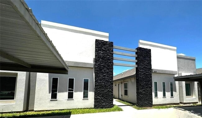 Building Photo - 809 E la Cantera Ave Unit 3 Rental