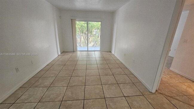 Photo - 17602 NW 25th Ave Unidad 305