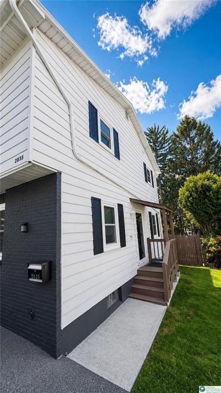 Photo - 2835 Ithaca St