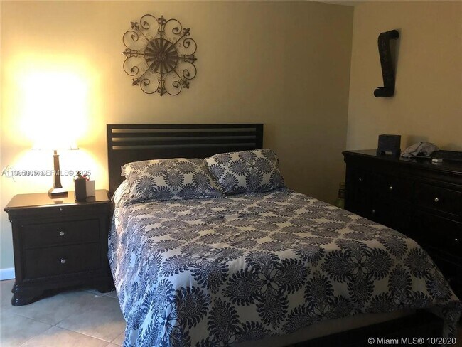 Photo - 9440 SW 8th St Unidad 402